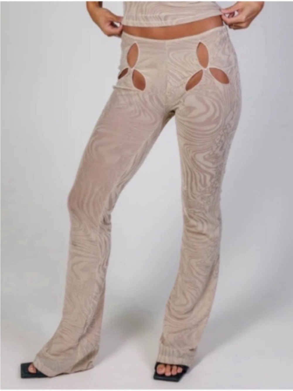 IAM.GIA Beige Flare Bodycon Pants
Mesh NEW Size M